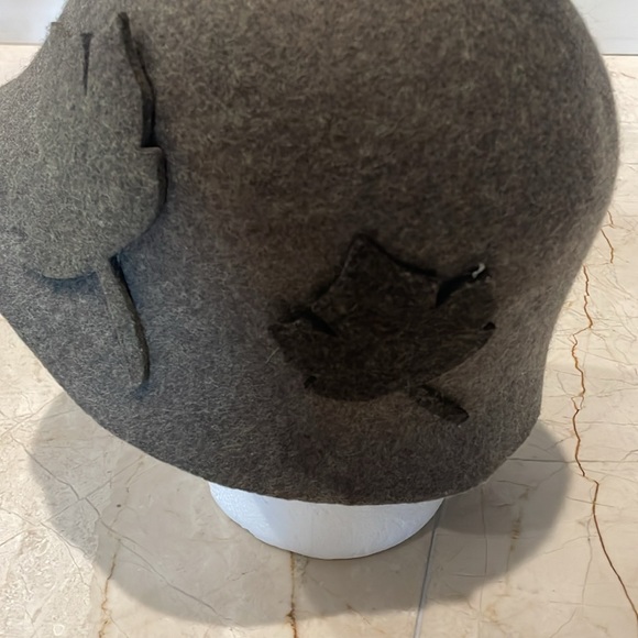 Made in Italy 100% Wool leaf design bucket hat - Picture 3 of 7